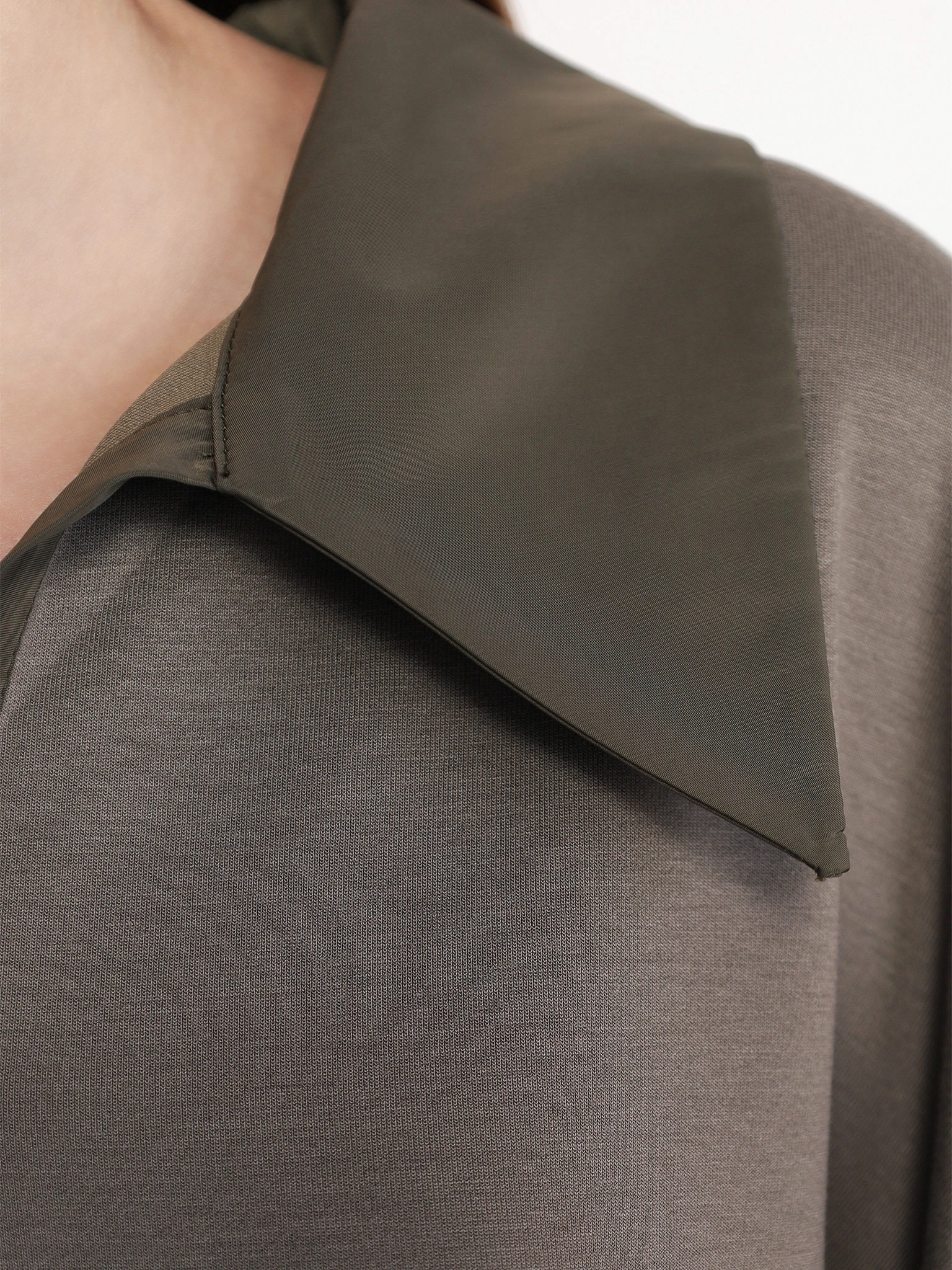 Джемпер свободного кроя с лампасами